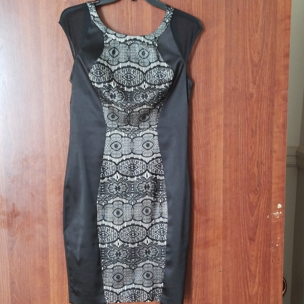 Sangría petite black dress